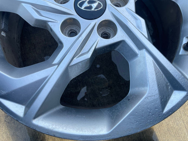 Load image into Gallery viewer, HYUNDAI TUCSON 17x7 5 SPOKE SILVER ALLOY WHEEL W/TIRE (ONLY#1) 22-24 # 113736
