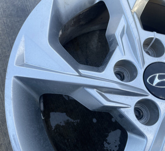 HYUNDAI TUCSON 17x7 5 SPOKE SILVER ALLOY WHEEL W/TIRE (ONLY#1) 22-24 # 113736