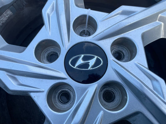 HYUNDAI TUCSON 17x7 5 SPOKE SILVER ALLOY WHEEL W/TIRE (ONLY#1) 22-24 # 113736