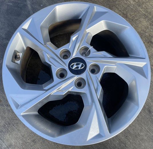 HYUNDAI TUCSON 17x7 5 SPOKE SILVER ALLOY WHEEL W/TIRE (ONLY#1) 22-24 # 113735
