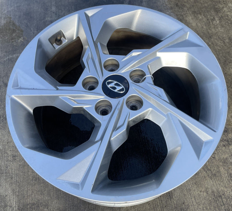 Load image into Gallery viewer, HYUNDAI TUCSON 17x7 5 SPOKE SILVER ALLOY WHEEL W/TIRE (ONLY#1) 22-24 # 113735
