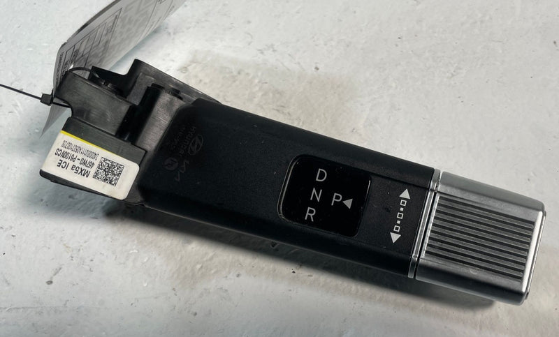 Load image into Gallery viewer, 2024-25 HYUNDAI SANTA FE TRANSMISSION GEAR SHIFT SHIFTER HANDLE LEVER # 106918
