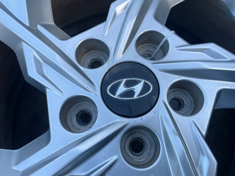 Load image into Gallery viewer, HYUNDAI TUCSON 17x7 5 SPOKE SILVER ALLOY WHEEL W/TIRE (ONLY#1) 22-24 # 113735
