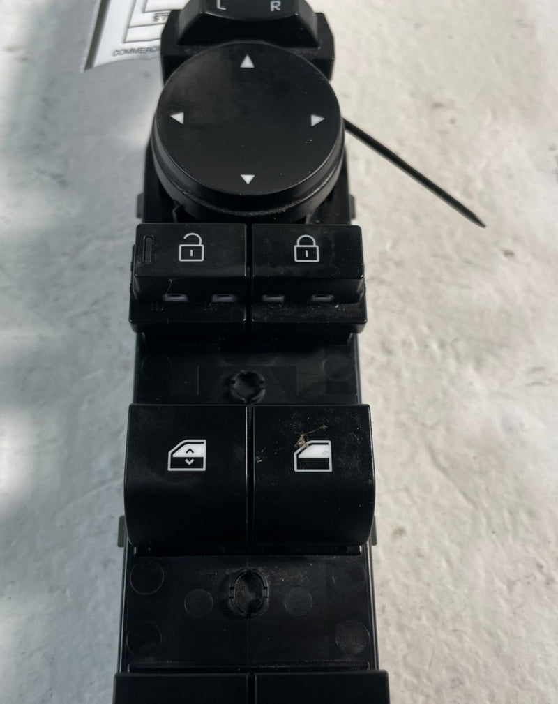 Load image into Gallery viewer, 2024 - 2025 HYUNDAI SANTA FE FRONT LEFT SIDE MASTER DOOR WINDOW SWITCH # 106891
