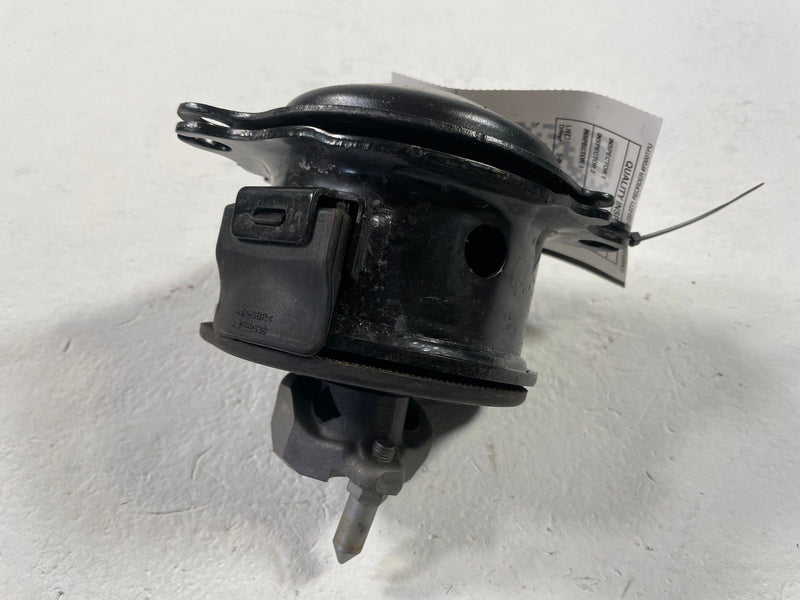 Load image into Gallery viewer, 2022-2026 TOYOTA TUNDRA FRONT RIGHT ENGINE MOUNT INSULATOR BRACKET # 108362
