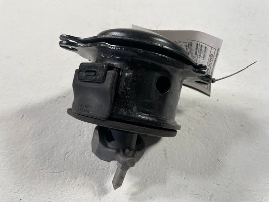 2022-2026 TOYOTA TUNDRA FRONT RIGHT ENGINE MOUNT INSULATOR BRACKET