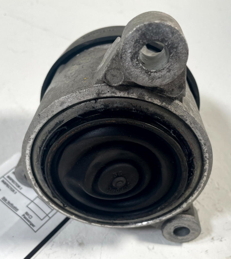 Load image into Gallery viewer, 2019 - 2023 GENESIS G70 FRONT RIGHT PASSENGER SIDE ENGINE MOTOR MOUNT # 113867
