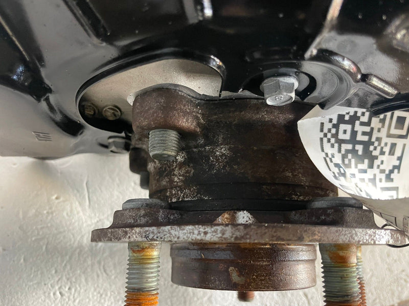 Load image into Gallery viewer, 22-26 HYUNDAI TUCSON FRONT RIGHT PASSENGER SIDE SPINDLE KNUCKLE &amp; HUB # 113725
