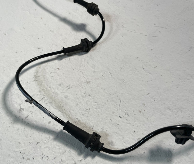 Load image into Gallery viewer, 2024 - 2026 HYUNDAI SANTA FE FRONT LEFT SIDE ABS WHEEL SPEED SENSOR # 106888
