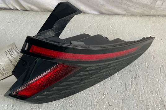 2022-2026 HYUNDAI TUCSON REAR RIGHT PASSENGER SIDE OUTER TAILLIGHT LAMP 