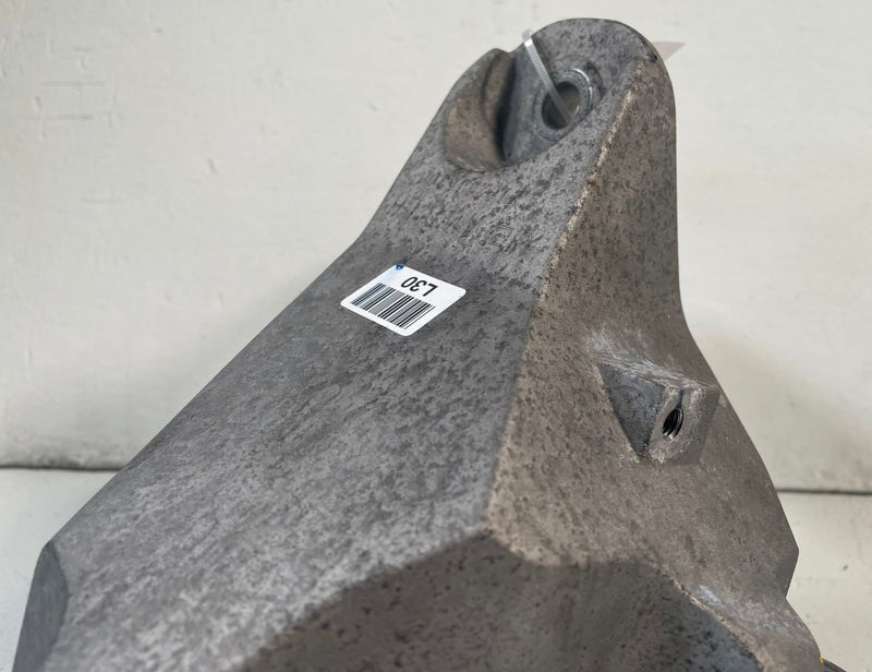 Load image into Gallery viewer, 2019-2023 GENESIS G70 FRONT LEFT SIDE ENGINE MOUNT SUPPORT BRACKET 2.0L # 113882
