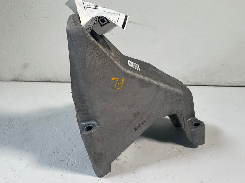 Load image into Gallery viewer, 2019-2023 GENESIS G70 FRONT LEFT SIDE ENGINE MOUNT SUPPORT BRACKET 2.0L # 113882
