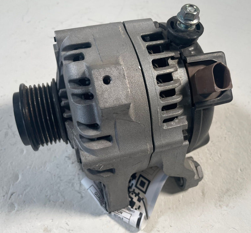 Load image into Gallery viewer, 2019-2023 GENESIS G70 ENGINE ALTERNATOR GENERATOR ASSEMBLY 13.5V 2.5L # 113923
