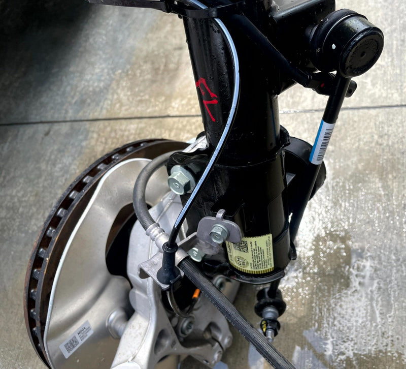 Load image into Gallery viewer, 2022-24 HYUNDAI IONIQ 5 FRONT LEFT DRIVER SIDE SUSPENSION KNEE ASSEMBLY # 108860
