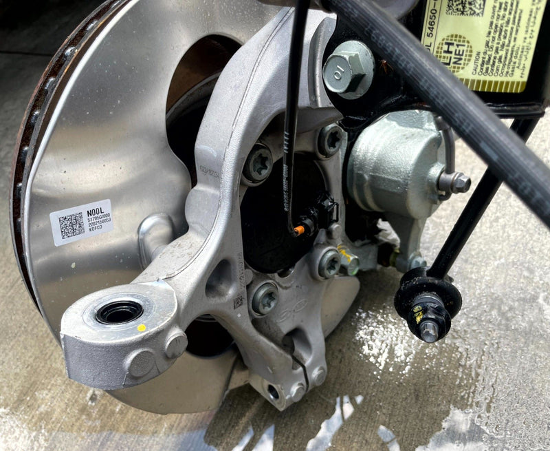 Load image into Gallery viewer, 2022-24 HYUNDAI IONIQ 5 FRONT LEFT DRIVER SIDE SUSPENSION KNEE ASSEMBLY # 108860
