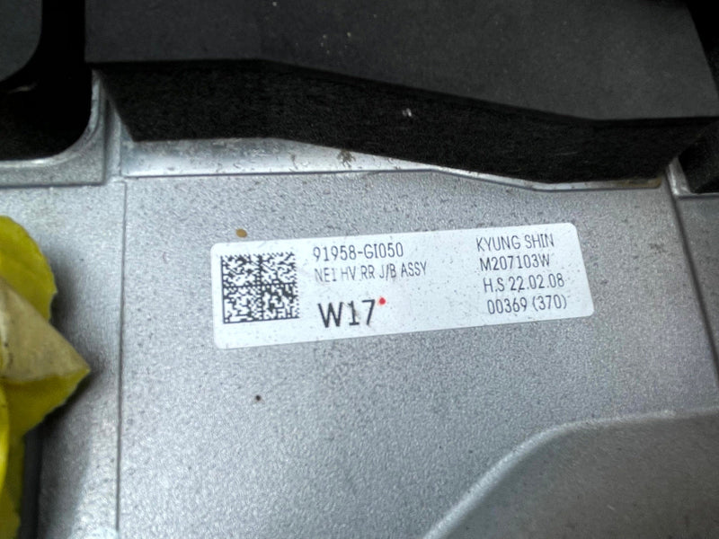 Load image into Gallery viewer, HYUNDAI IONIQ 5 RWD EM17 REAR DRIVE UNIT ENGINE ASSEMBLY 2022 - 2024 # 108854
