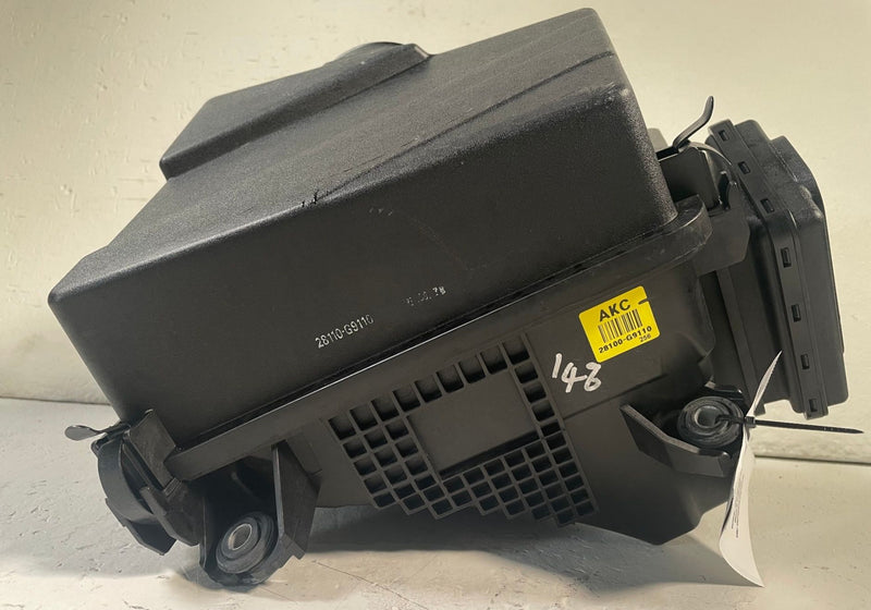 Load image into Gallery viewer, 22-23 GENESIS G70 ENGINE AIR INTAKE CLEANER FILTER HOUSING BOX 2.0L # 113895
