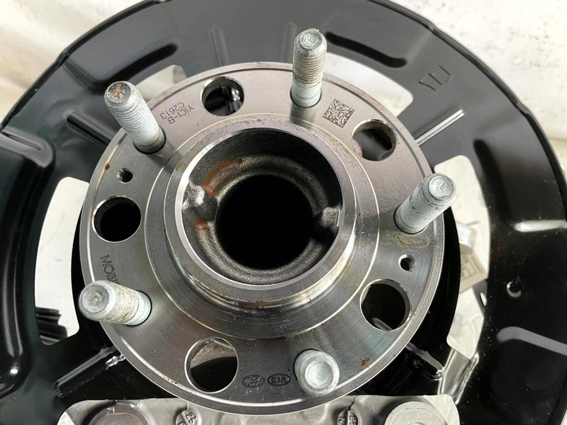 Load image into Gallery viewer, 21-26 HYUNDAI SANTA FE FWD REAR LEFT SPINDLE KNUCKLE W/ WHEEL HUB 2.5L # 111292
