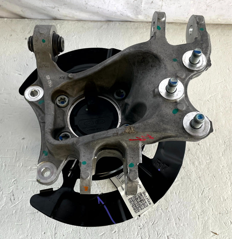 Load image into Gallery viewer, 21-26 HYUNDAI SANTA FE FWD REAR RIGHT SPINDLE KNUCKLE W/ WHEEL HUB 2.5L # 111274
