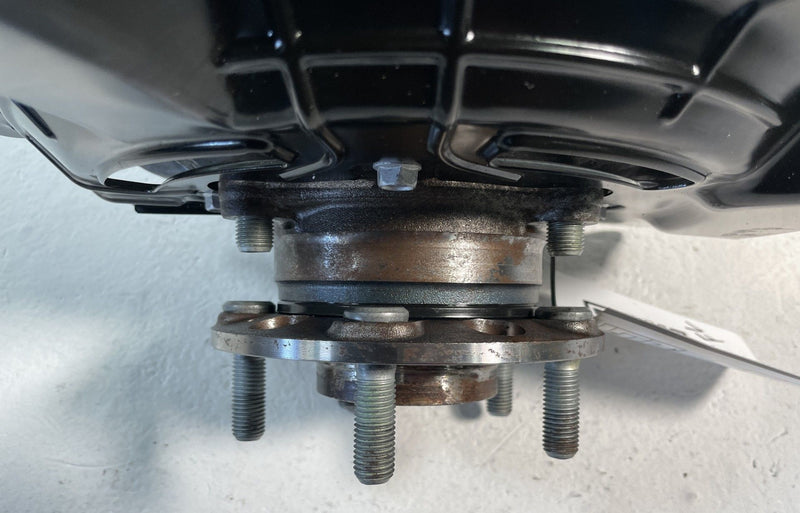 Load image into Gallery viewer, 2021-2025 HYUNDAI SANTA FE FRONT LEFT SIDE SPINDLE KNUCKLE W/BEARING HUB #106932
