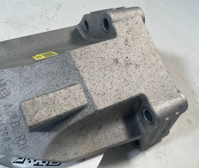 Load image into Gallery viewer, 2019-2023 GENESIS G70 AWD FRONT RIGHT SIDE ENGINE MOUNT SUPPORT BRACKET # 113893
