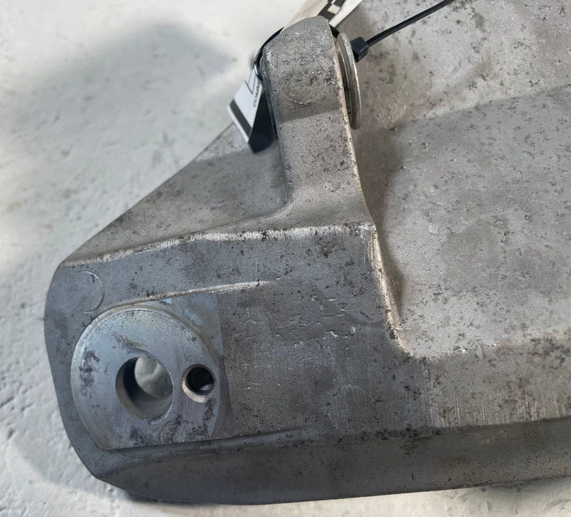 Load image into Gallery viewer, 2019-2023 GENESIS G70 AWD FRONT RIGHT SIDE ENGINE MOUNT SUPPORT BRACKET # 113893
