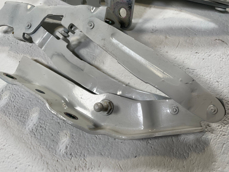 Load image into Gallery viewer, 2023-2025 HYUNDAI IONIQ 6 TRUNK DECK LID LEFT &amp; RIGHT HINGE SUPPORT # 109814
