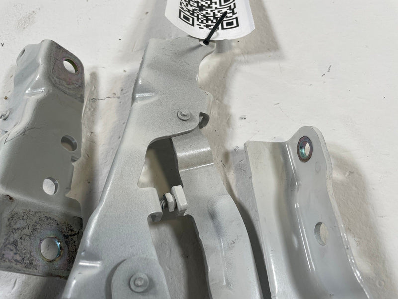 Load image into Gallery viewer, 2023-2025 HYUNDAI IONIQ 6 TRUNK DECK LID LEFT &amp; RIGHT HINGE SUPPORT # 109814
