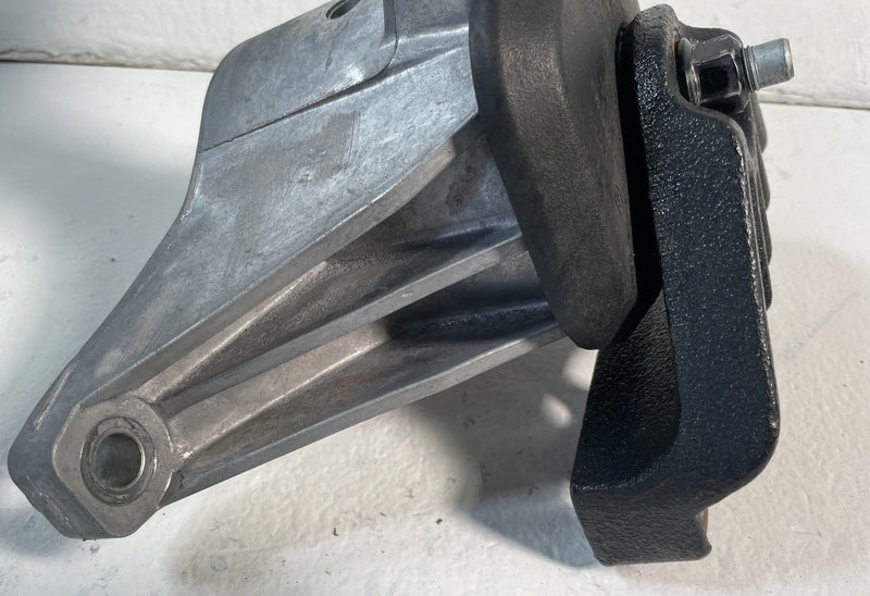 Load image into Gallery viewer, 2024-2025 HYUNDAI SANTA FE FRONT RIGHT SIDE ENGINE MOUNT SUPPORT BRACKET #106943
