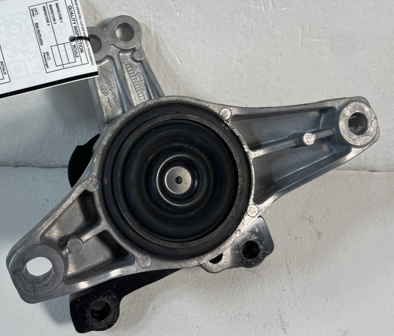 Load image into Gallery viewer, 2024-2025 HYUNDAI SANTA FE FRONT RIGHT SIDE ENGINE MOUNT SUPPORT BRACKET #106943

