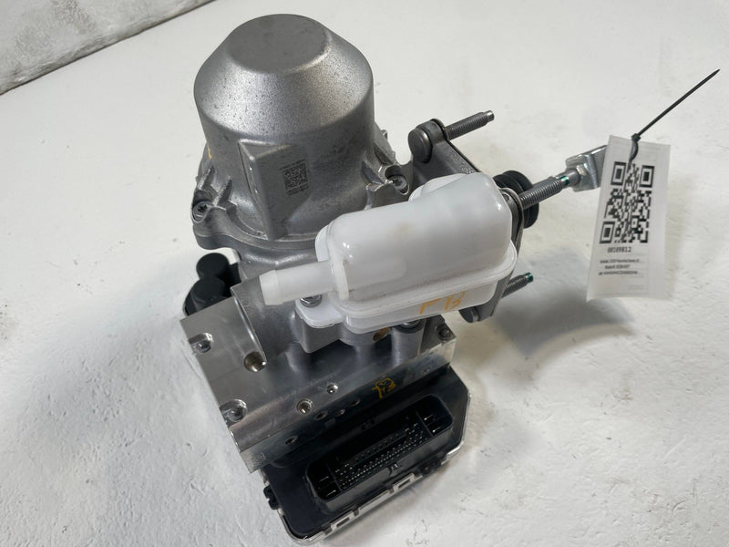Load image into Gallery viewer, 2023-2025 HYUNDAI IONIQ 6 ABS BRAKE PUMP MASTER CYLINDER CONTROL MODULE # 109812
