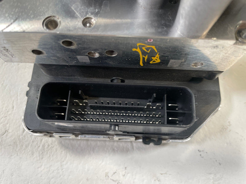 Load image into Gallery viewer, 2023-2025 HYUNDAI IONIQ 6 ABS BRAKE PUMP MASTER CYLINDER CONTROL MODULE # 109812
