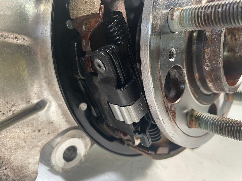 Load image into Gallery viewer, 2019 - 2023 GENESIS G70 REAR RIGHT PASSENGER SIDE SPINDLE KNUCKLE W/ HUB #113902
