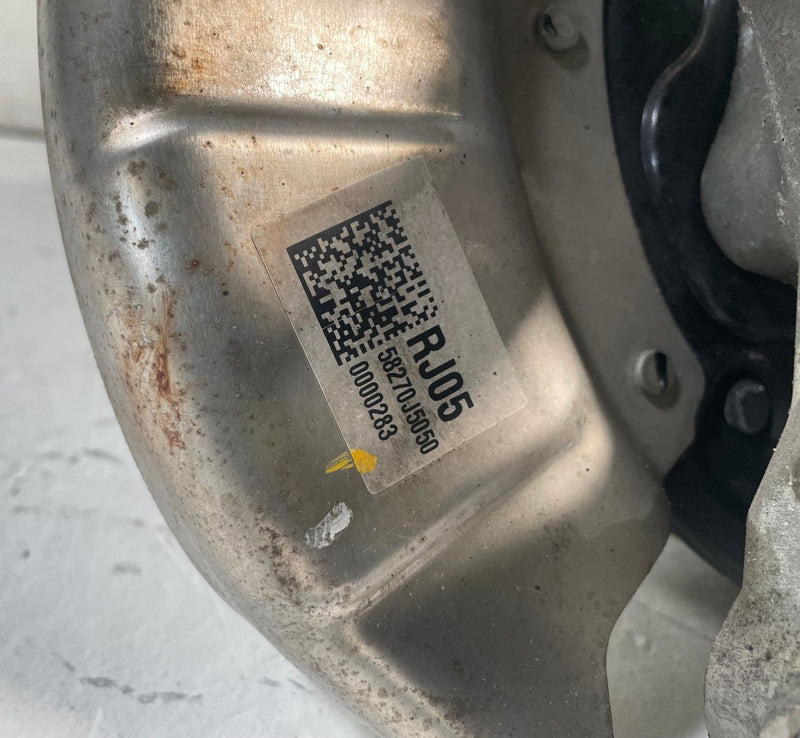 Load image into Gallery viewer, 2019 - 2023 GENESIS G70 REAR RIGHT PASSENGER SIDE SPINDLE KNUCKLE W/ HUB #113902
