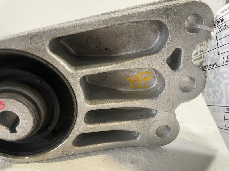 Load image into Gallery viewer, 22-25 HYUNDAI IONIQ 5 6 REAR RIGHT ENGINE MOTOR SUPPORT MOUNT BRACKET # 109823
