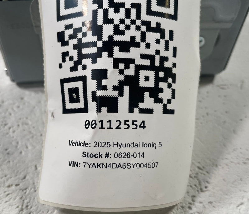 Load image into Gallery viewer, 2025-2026 HYUNDAI IONIQ 5 CLUSTER COMMUNICATION CONTROL MODULE UNIT # 112554
