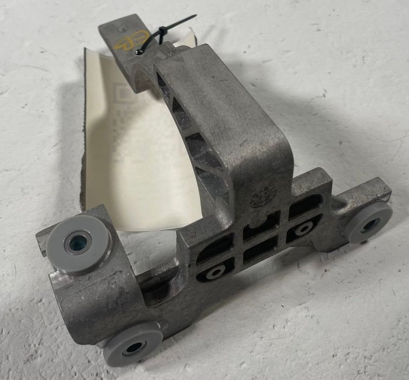 Load image into Gallery viewer, 2025 HYUNDAI IONIQ 5 ELECTRIC COOLANT COOLING WATER PUMP BRACKET # 112552
