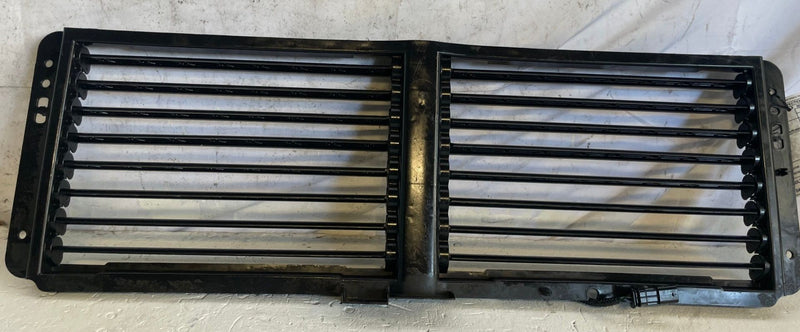 Load image into Gallery viewer, 25-26 CHEVROLET EQUINOX RADIATOR UPPER SHUTTER DUCT AIR DEFLECTOR GUIDE # 111371

