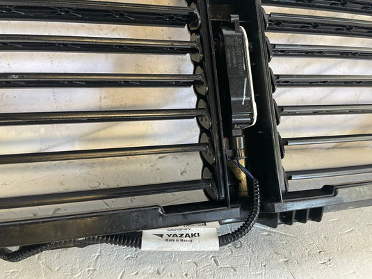 25-26 CHEVROLET EQUINOX RADIATOR UPPER SHUTTER DUCT AIR DEFLECTOR GUIDE