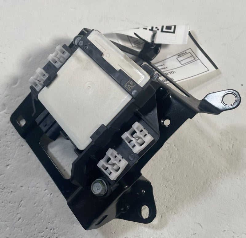 Load image into Gallery viewer, 2025-2026 ACURA ADX REAR RIGHT BLIND SPOT RADAR SENSOR MODULE W/BRACKET # 113965
