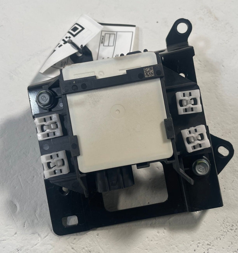 Load image into Gallery viewer, 2025-2026 ACURA ADX REAR RIGHT BLIND SPOT RADAR SENSOR MODULE W/BRACKET # 113965
