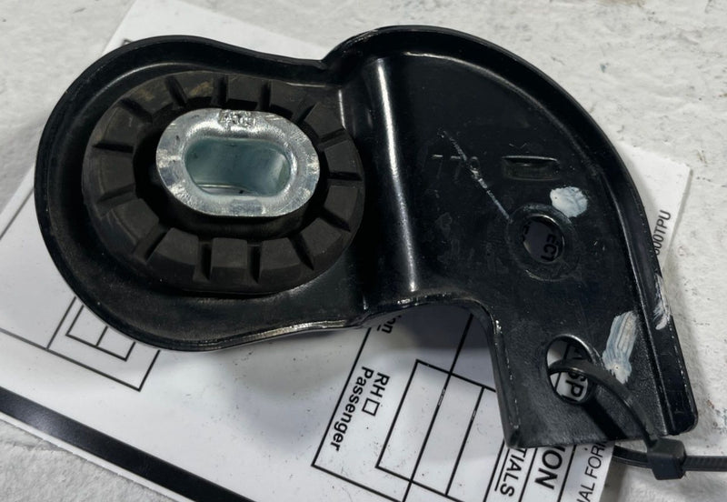 Load image into Gallery viewer, 22-26 TOYOTA TUNDRA RIGHT AIR CONDITIONING HEAT EXCHANGER MOUNT BRACKET # 108369

