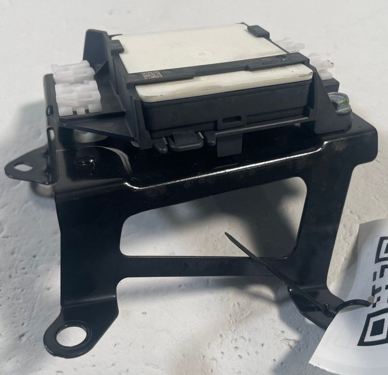 Load image into Gallery viewer, 2025-2026 ACURA ADX REAR RIGHT BLIND SPOT RADAR SENSOR MODULE W/BRACKET # 113965
