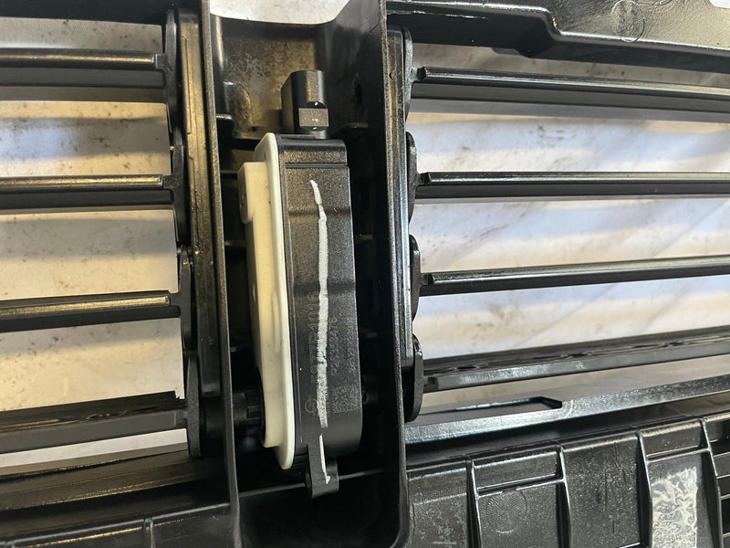 Load image into Gallery viewer, 2025 - 2026 CHEVROLET EQUINOX RADIATOR LOWER AIR SHUTTER 1.5L 26343401 # 111368
