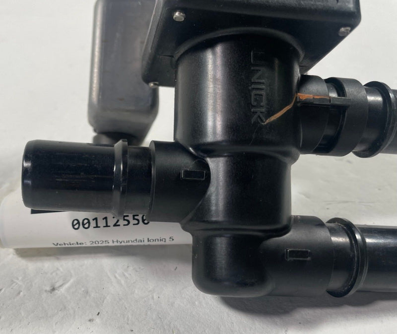 Load image into Gallery viewer, 2022-2025 HYUNDAI IONIQ 5 RWD HV BATTERY COOLANT 3 WAY CHANGEOVER VALVE # 112550
