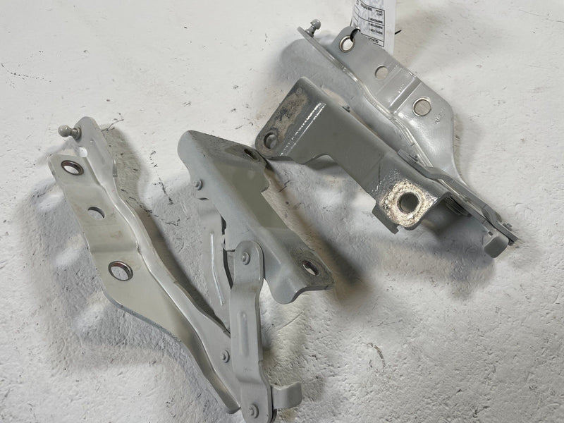 Load image into Gallery viewer, 2023-2025 HYUNDAI IONIQ 6 HOOD BONNET LEFT &amp; RIGHT SIDE HINGE SUPPORT # 109813
