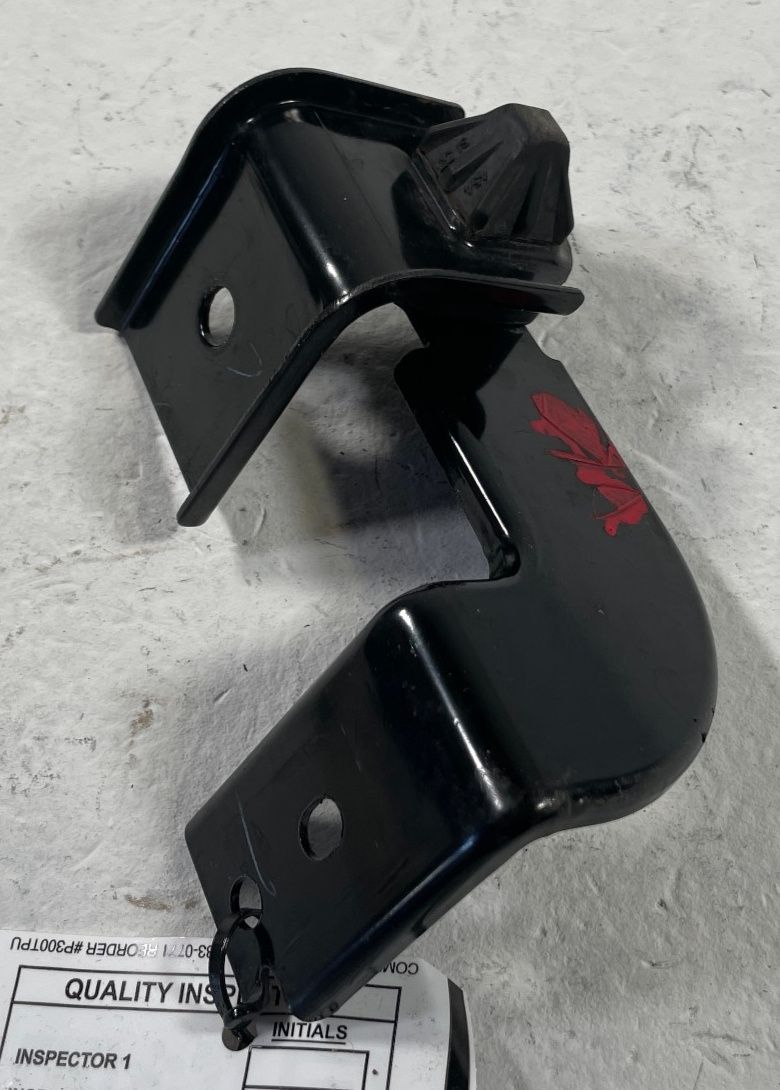 Load image into Gallery viewer, 22-26 TOYOTA TUNDRA RIGHT AIR CONDITIONING HEAT EXCHANGER MOUNT BRACKET # 108370
