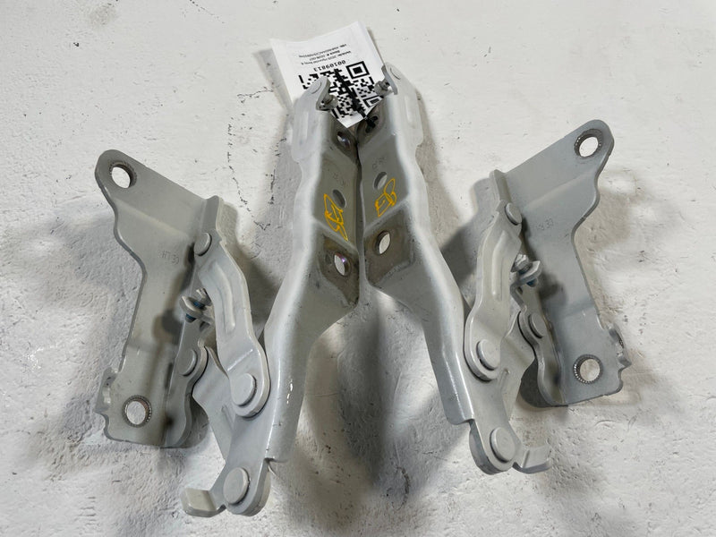 Load image into Gallery viewer, 2023-2025 HYUNDAI IONIQ 6 HOOD BONNET LEFT &amp; RIGHT SIDE HINGE SUPPORT # 109813
