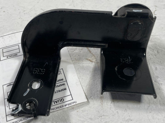 22-26 TOYOTA TUNDRA RIGHT AIR CONDITIONING HEAT EXCHANGER MOUNT BRACKET