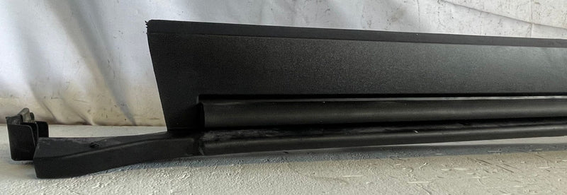 Load image into Gallery viewer, 2025-2026 CHEVROLET EQUINOX FRONT LEFT SIDE SKIRT ROCKER PANEL MOLDING # 111415
